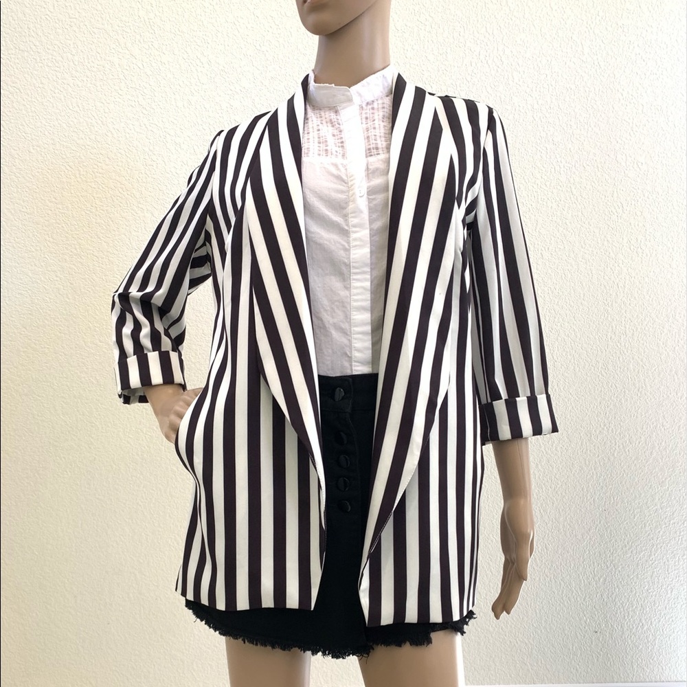 European beautiful jacket LIKE new very elegant